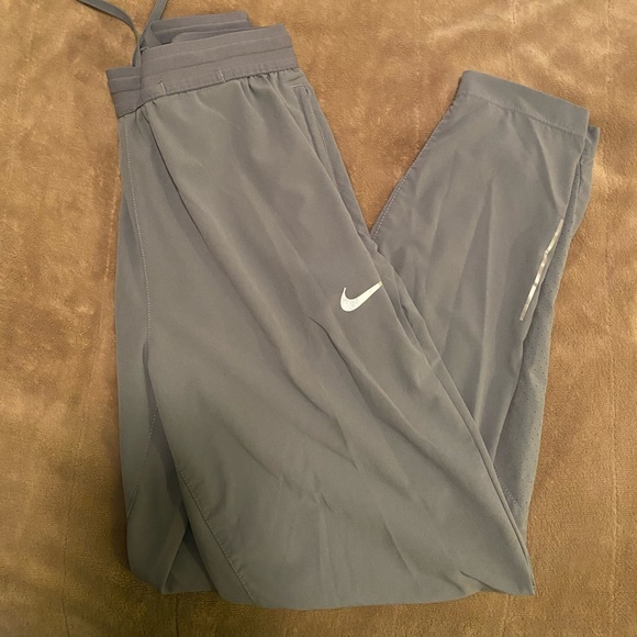 Nike Joggers - Picture 1 of 2